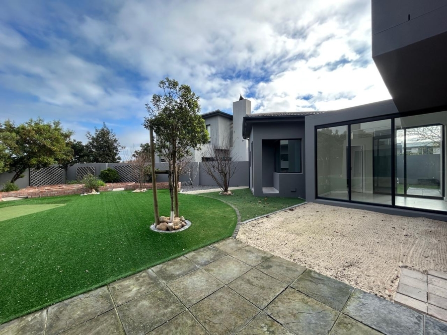 To Let 2 Bedroom Property for Rent in Royal Ascot Western Cape